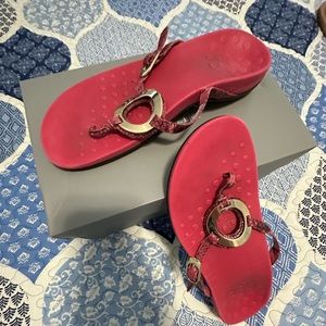 Vionic size 9 Pink Snake Skin Sandals